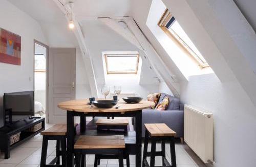 Segre Apartment | Immeuble entier cœur de ville avec terrasse & balcon
