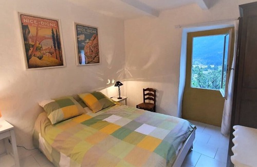 Annot Other | In a quiet, green setting, pretty Provencal country house