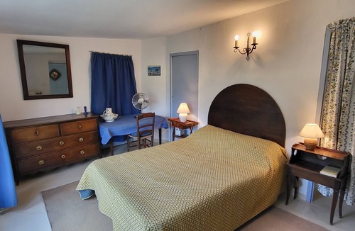 Annot Other | In a quiet, green setting, pretty Provencal country house
