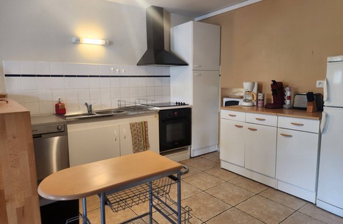 La Groutte House | In central France, 3 minutes from the Berry canal. Pets welcome!