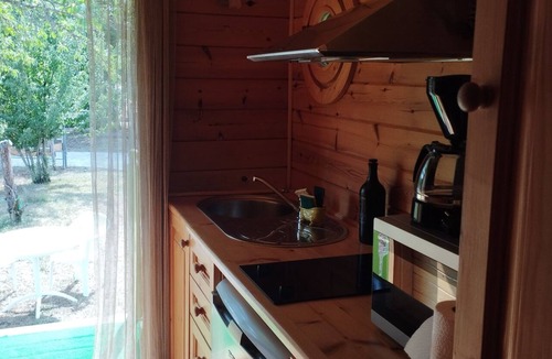 Laramiere Cabin | In the countryside, the LARAMIERE Beaujot trailer. Pets allowed.