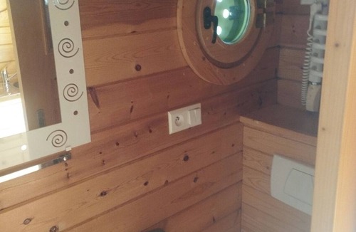 Laramiere Cabin | In the countryside, the LARAMIERE Beaujot trailer. Pets allowed.