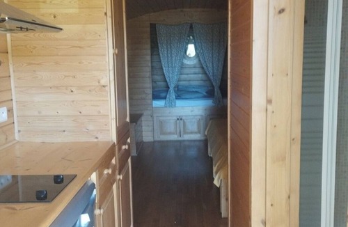 Laramiere Cabin | In the countryside, the LARAMIERE Beaujot trailer. Pets allowed.