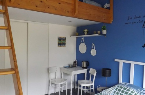Saint-Sauveur Bed & Breakfast | Independent room with swimming pool