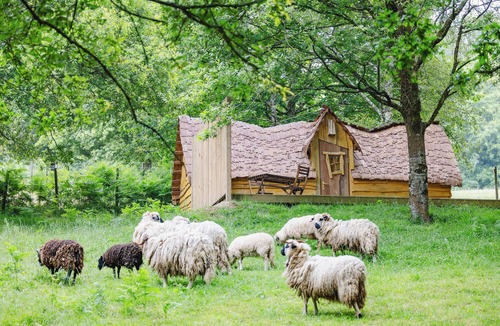 Saint-Nicolas des Eaux Cabin | Insolite - Cabane Enchantée Face à la Rivière