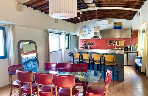 Puteaux House | INSOLITE- PENICHE 200m² - PARIS - 4 Bedrooms, terrace 100m², 10 pers, animals ok