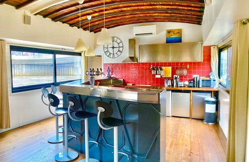 Puteaux House | INSOLITE- PENICHE 200m² - PARIS - 4 Bedrooms, terrace 100m², 10 pers, animals ok