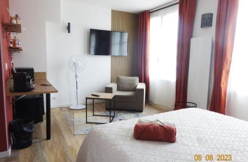 Nogent-le-Rotrou Apartment | Intello - Studio confort, espace café, au coeur de Nogent