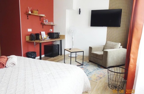 Nogent-le-Rotrou Apartment | Intello - Studio confort, espace café, au coeur de Nogent