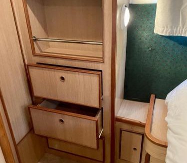 Nevers Boat Rental | Iris, bateau douillet