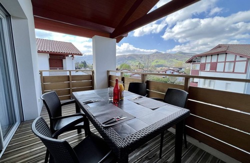 Itxassou Apartment | Itxassou: Cozy T2 Apartment with Balcony