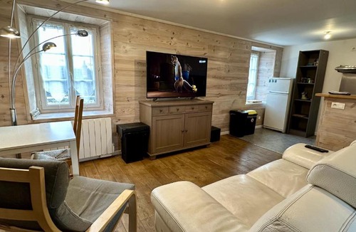 Imphy Apartment | J4 Parking, Wifi Grand 2 Chambres 3 lits, jusqu'à 4 pers Réduc Semaine ou Mois, Velo