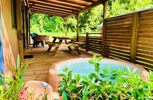 Saint-Maximin House | JACINTHE Mobile Home + 2 bedrooms, sleeps 2–4 people—2 people included in the rate