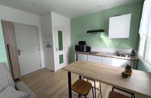 Breuillet Apartment | JADE Studio, brand-new, near Royan and the beaches—quiet and fully equipped