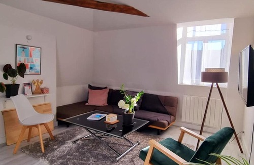 Saint-Maurice Pellevoisin Apartment | Jasmine-Proche gare Grd Palais Zenith&Centre