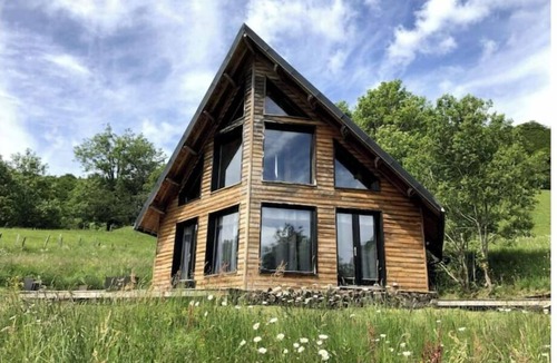 Saint-Jacques-des-Blats Ski Chalet | Joli Chalet Face au Plomb du Cantal