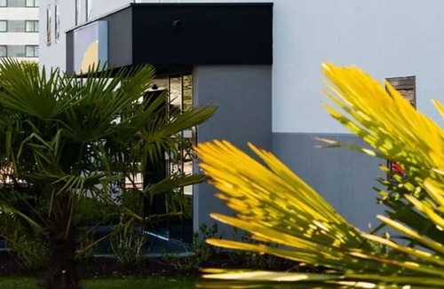 Merignac Apartment | Junior Suite for 4 People