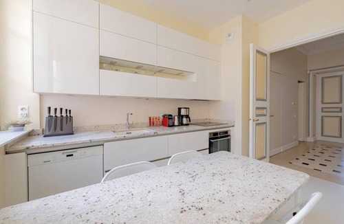 Quartier de la Monnaie Apartment | JUST STEPS AWAY FROM THE MONNAIE MUSEUM, SEINE RIVER & PONT NEUF – SAINT GERMAIN