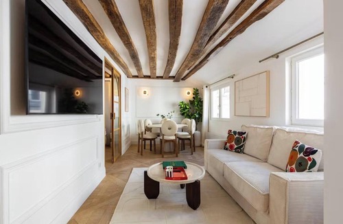 Sorbonne Apartment | JUST STEPS AWAY FROM THE ICONIC NOTRE DAME -RUE SAINT-SÉVERIN
