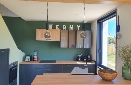 Kerlouan House | Ker-Ny direct beach access, feet in the water, 4 people
