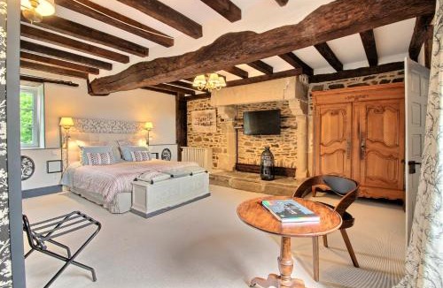 Yvias Bed & Breakfast | Kergroaz Maner Classé 5 épis Table d'Hôtes Manoir dans parc arboré, spa en plein air Bornes véhicules électriques Petit déjeuner inclus