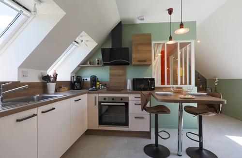 Trevou-Treguignec Apartment | Kerli Cosy Apartment with Sea View, Private Garden and Wi-Fi