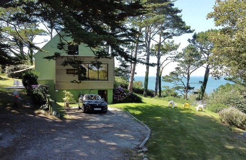 Plouguerneau House | Kerpilu, listed * house in a magical place facing the sea, along the GR34.