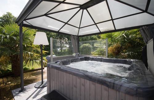 Mur-de-Bretagne House | L'écrin de bois -sauna - spa