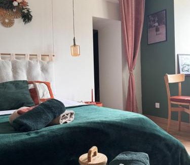 Pontmain Apartment | L'écrin de la villa des roses
