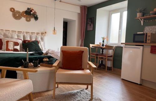 Pontmain Apartment | L'écrin de la villa des roses