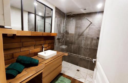 Montbrison Apartment | 'L' éphémère escale' appartement calme avec parking gratuit sur place