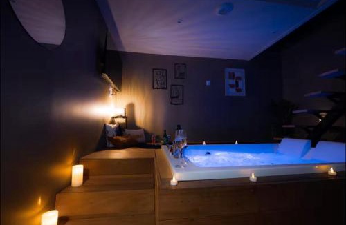 Hennebont House | L'Alcôve Hennebont - Balnéo - Love Room