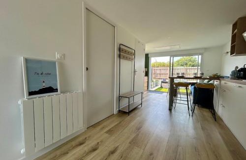 Larmor-Plage Apartment | L Annexe studio avec terrasse proche des plages et casino