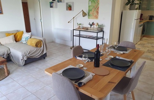 Jarrie Apartment | L' Aparté Nature; gîte for up to 6 people between mountains and countryside