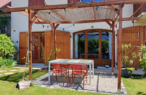 Jarrie Apartment | L' Aparté Nature; gîte for up to 6 people between mountains and countryside