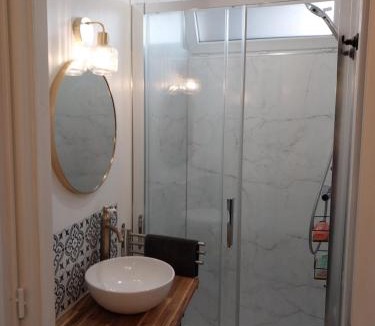 Carentan Apartment | L'appartement LIBERTE immersion dans les années 40