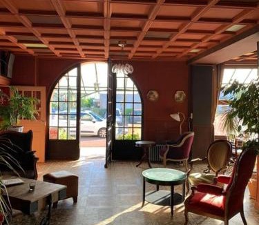 Saint-Julien-de-Jonzy Hotel | L'auberge de St Julien