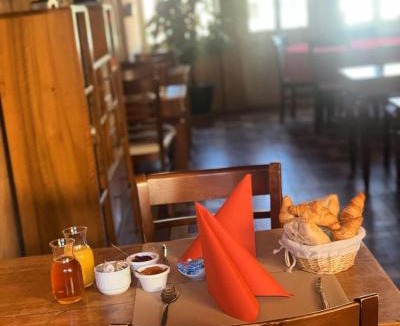 Saint-Julien-de-Jonzy Hotel | L'auberge de St Julien