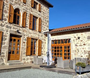 La Valla-sur-Rochefort Hotel | L'Auberge de la Source