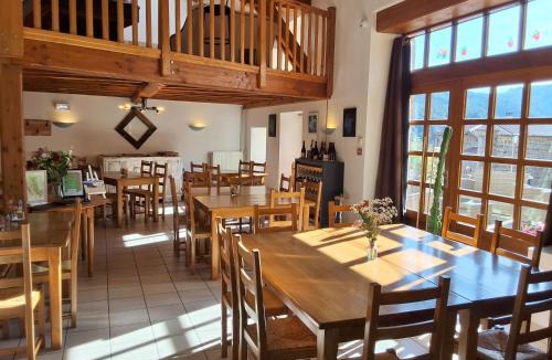 La Valla-sur-Rochefort Hotel | L'Auberge de la Source