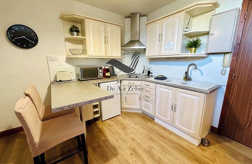 Rochefort Apartment | L'AUTHENTIQUE 2 Studio in the city center, facing the spa