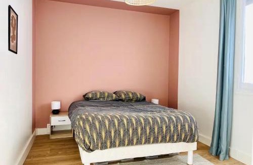 Quartier des Eaux-Claires Apartment | L'Écrin - 2 Bedrooms - Large free parking & Close to Tram