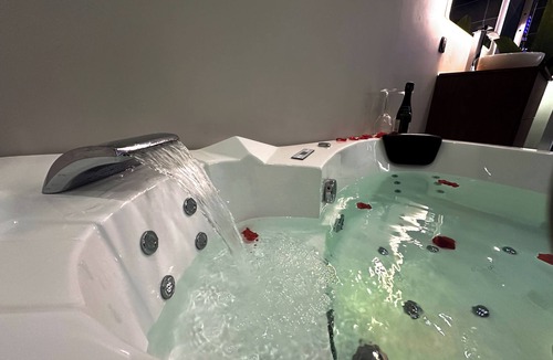 Tourlaville House | L'Envol - Jacuzzi - Sauna - View over Cherbourg