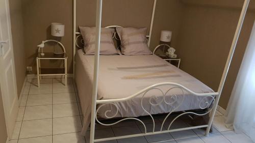 Saint-Sernin-du-Plain Bed & Breakfast | L'ESCALE FAMILIALE, chambre d'hôtes