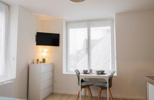 Lanester Apartment | L'escale verte - Studio - wifi- proche centre ville - gare