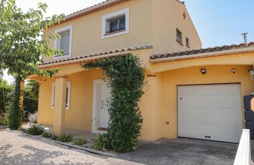 Villalbe House | L'Escapade Jaune - Jacuzzi, Wi-Fi, tout équipée