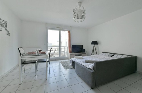 Laval Apartment | L'Hortense - Wifi - Parking - Gare
