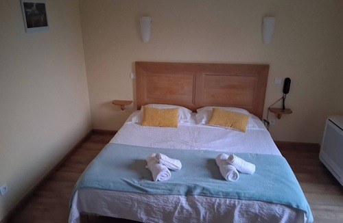 Saint-Andre-de-Najac Hotel | L'instant Mont le Viaur