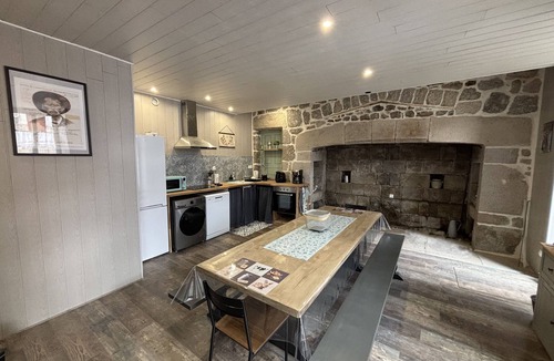 Auroux House | L'oustal du Lac, à Proximité du lac de Naussac et des Sentiers de Randonnée