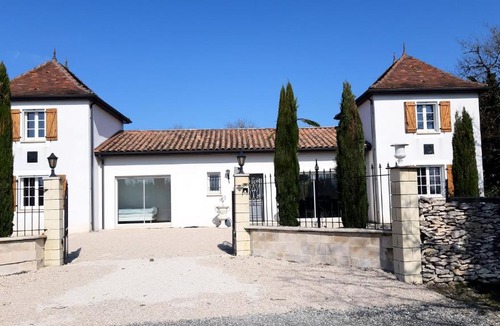 Lalbenque House | La bâtisse a deux tours